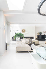 DROOM INTERIEUR VRIJSTAANDE WITTE STADSVILLA MET RONDE BIO POOL-1001 PROJECTS | FELICE STAHLIE-Villa-DROOM INTERIEUR VRIJSTAANDE WITTE STADSVILLA -OBLY