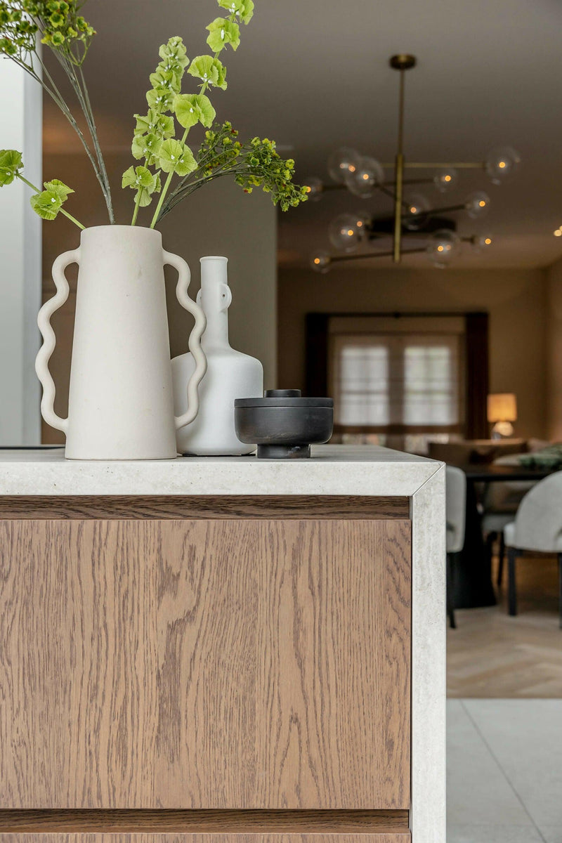 ‘ELEGANT NEUTRALS’ IN EEN BREDASE JAREN 30 VILLA-OBLY-Woonkamer-OBLY