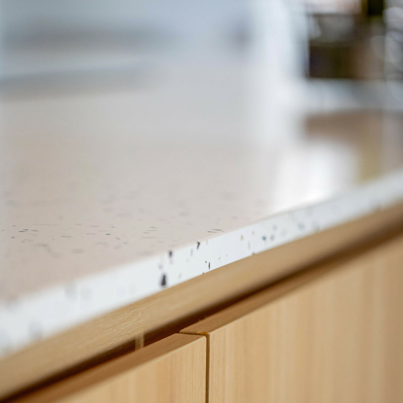 Moderne Keuken met Diresco Terrazzo en RVS Accessoires-OBLY-Moderne Keukenrenovatie met Diresco Terrazzo en RVS Accessoires-OBLY