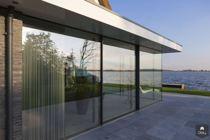 Glazen schuifpui woning aan het water-KELLER minimal windows® by Kumasol-alle,Exterieur vrijstaand,Vrijstaand-Glazen schuifpui woning aan het water | OBLY.com-OBLY