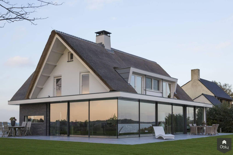 Glazen schuifpui woning aan het water-KELLER minimal windows® by Kumasol-alle,Exterieur vrijstaand,Vrijstaand-Glazen schuifpui woning aan het water | OBLY.com-OBLY