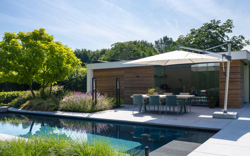 Moderne tuin met zwembad in het landschap-Stoop Tuinen-tuin-Moderne tuin met zwembad in het Brabants landschap-OBLY