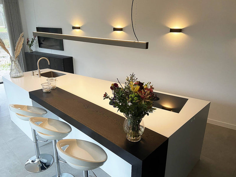 Witte keuken met warm houtfineer-Keukenarchitectuur Midden Brabant-Keuken-OBLY